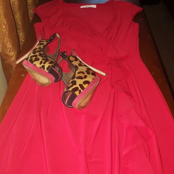 Red dress - Picture 3 of 3